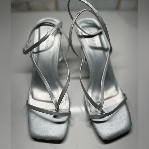 Grey thong style ankle strap kitten heels - Picture 4 of 7